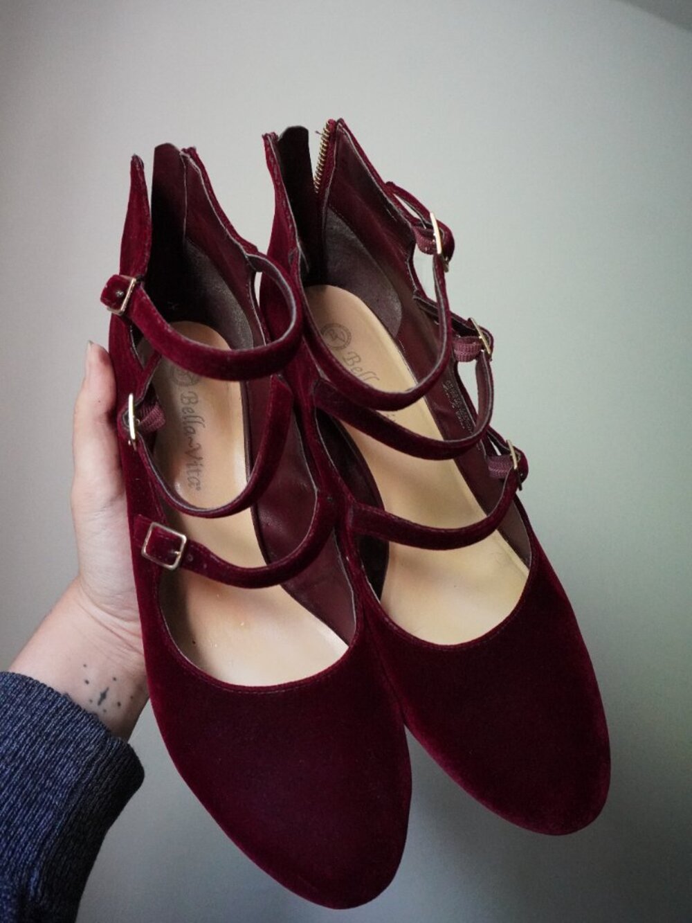 Bella Vita Red Burgundy Velvet Chunky Heel Shoes Size 11W Leather Sole - Picture 2 of 6